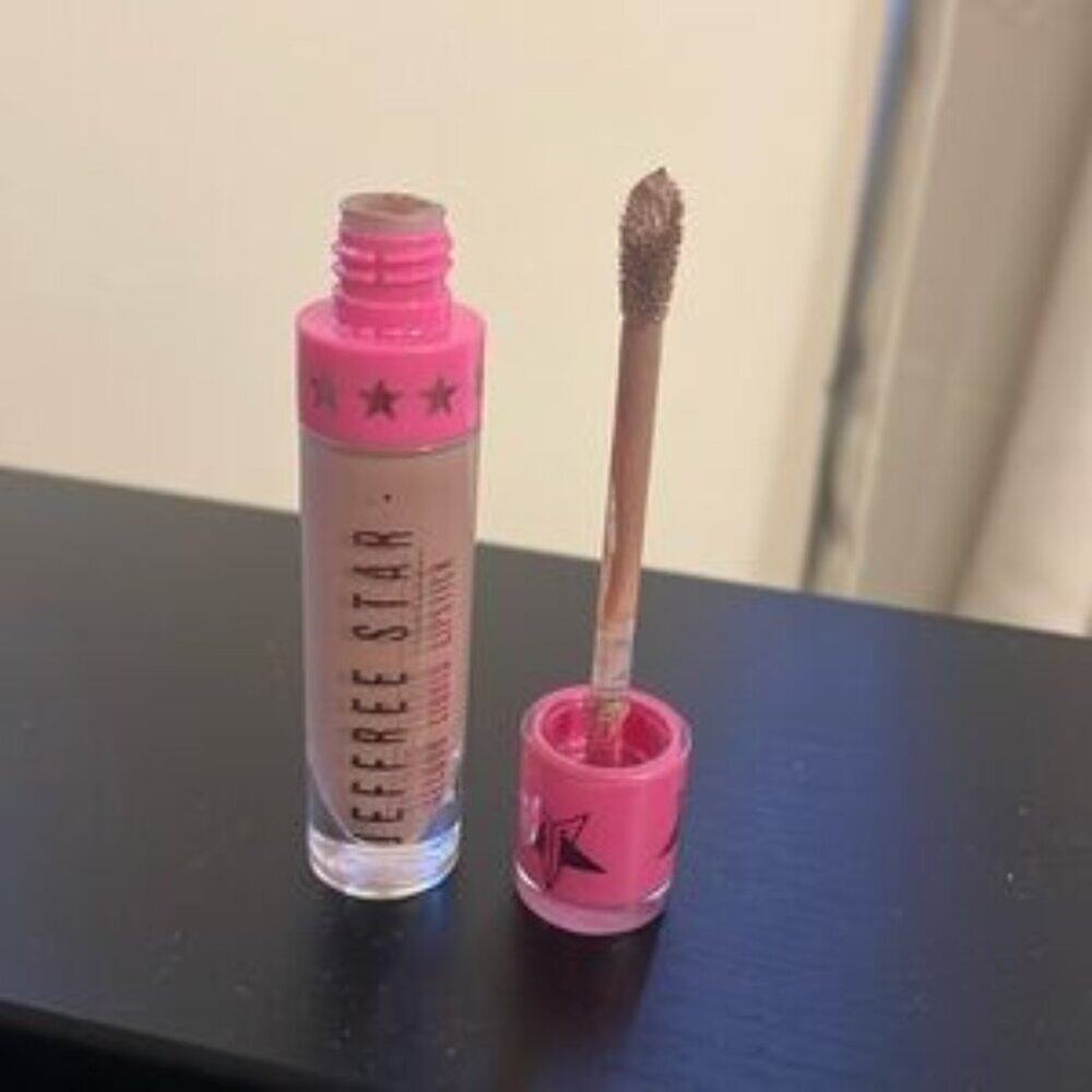Jeffree Star Nude color lipstick